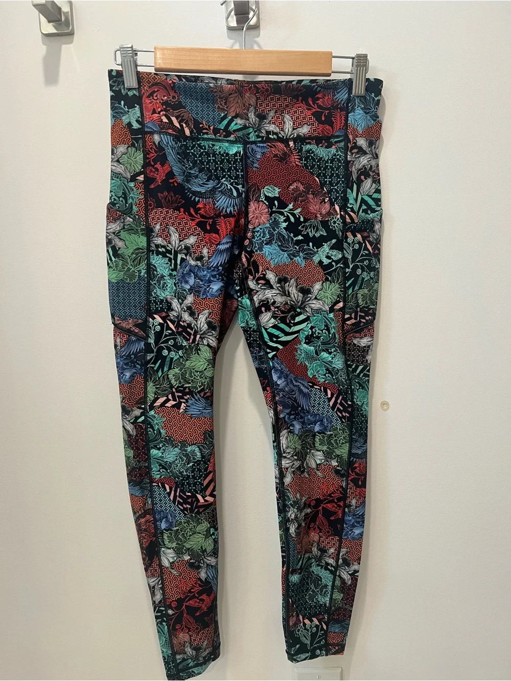Lululemon, tights size 8, very gently used